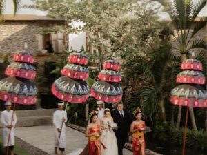 bali wedding tripple umbrella